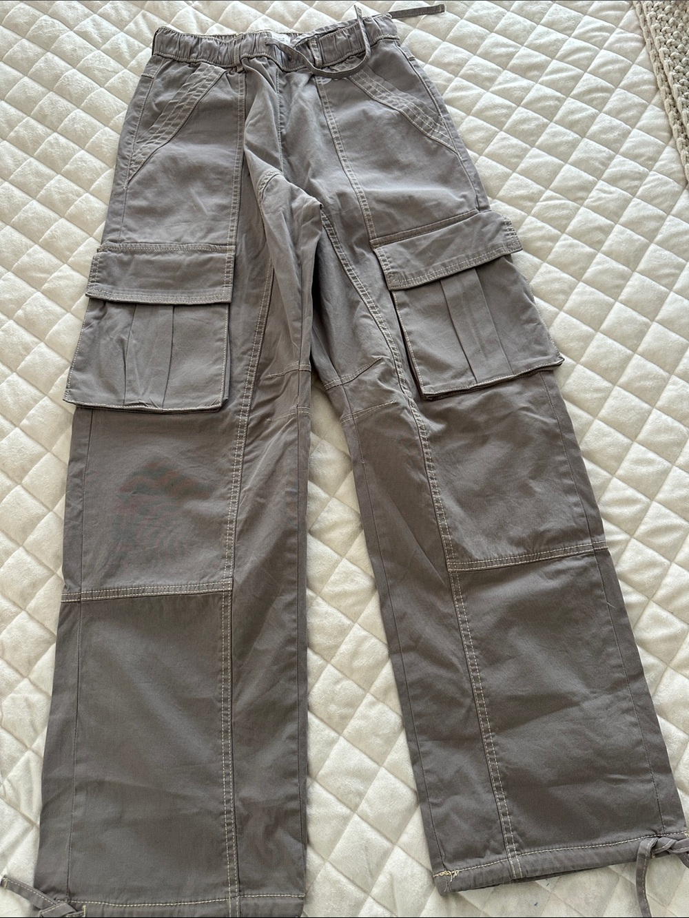 Zara Women's Gray Cargo Pants with Utility Pockets
